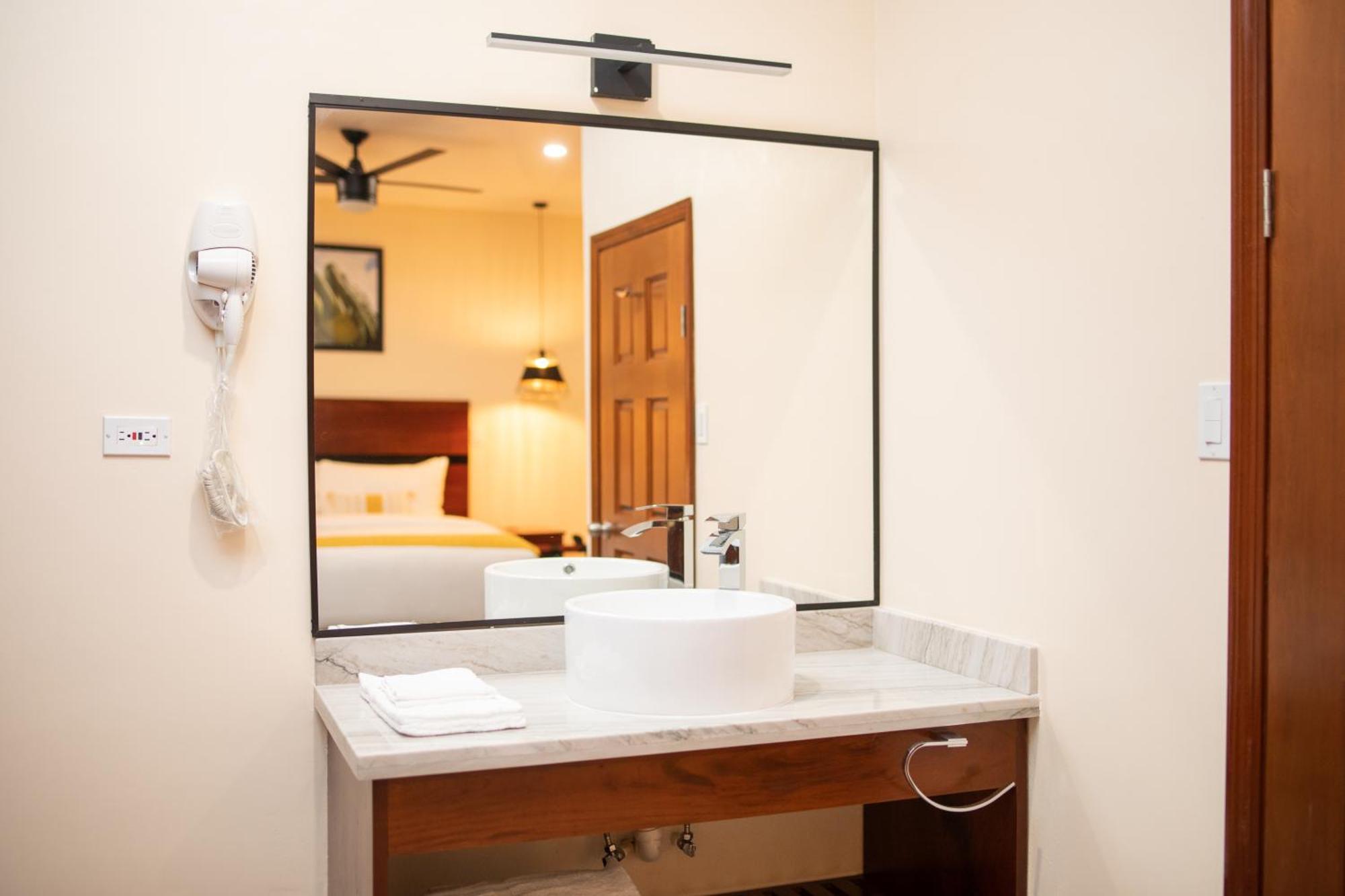 The West House Boutique Hotel Сан Игнасио Екстериор снимка